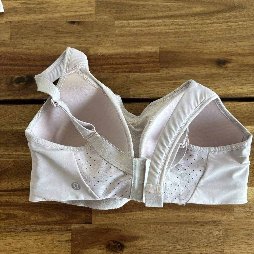 Lululemon Run Times Bra High Sports Bra Women's 34D Strawberry Milkshake‎ Gym